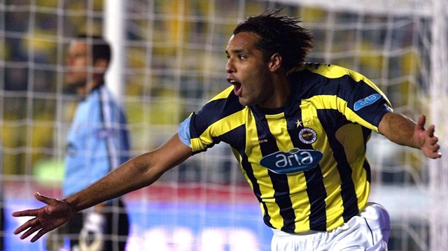 Fenerbahçe formasıyla 48 maça çıkan Hooijdonk 30 gol kaydetti.
