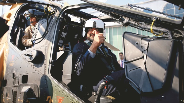 Pakistan Başbakanı Abbasi ATAK ile test uçuşu yaptı