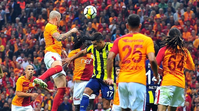 Galatasaray ile Fenerbahçe Süper Lig'de karşı karşıya geldi ve maç 0-0 beraberlikle bitti. 