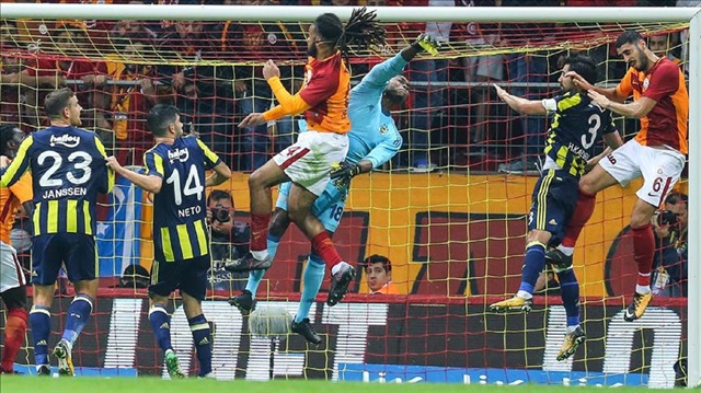 Gomis (C) of Galatasaray in action during the Turkish Super Lig match between Galatasaray and Fenerbahce at Ali Sami Yen Sports Complex - Turk Telekom Stadium in Istanbul, Turkey on October 22, 2017.