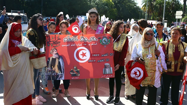 مستوحى من العلم العثماني.. علم تونس يرفرف "بلا تغيير" منذ قرنين