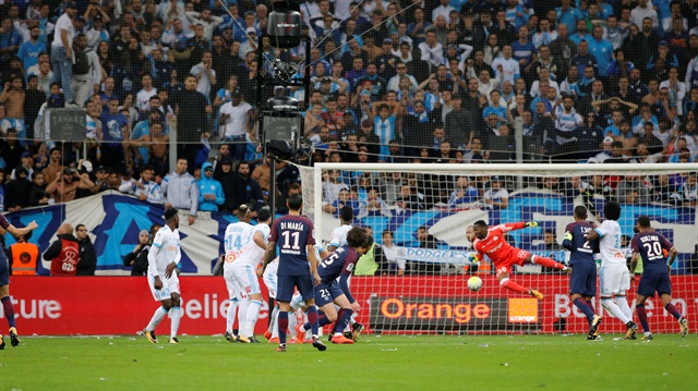 Cavani'nin son dakikada attığı frikik golü PSG'ye beraberliği getirdi.