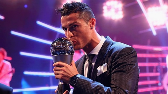 2017 FIFA en iyi erkek oyuncu ödülü Cristiano Ronaldo'nun!