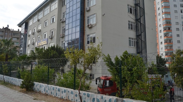 Adana'nın Kozan ilçesi Emniyet Müdürlüğü binasında yangın çıktı.