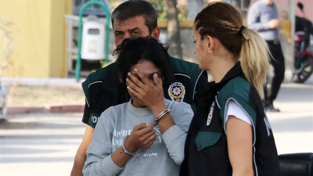 Adana'nın Yüreğir ilçesinde bir  kadının saçından 33 paket eroin çıktı.