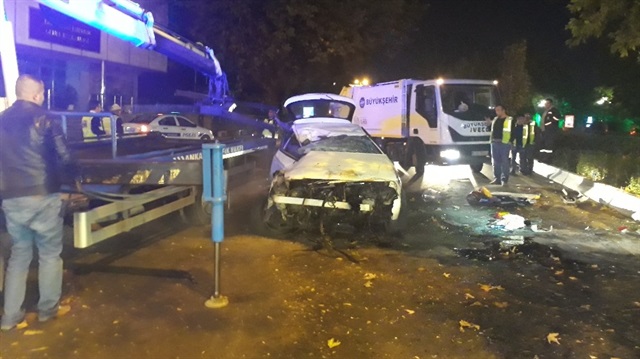 Ankara'da meydana gelen trafik kazası sonucunda 3 kişi yaralandı.