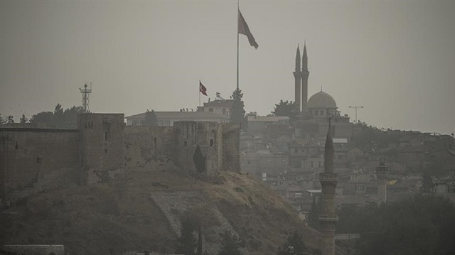 Gaziantep'te meydana gelen toz bulutu şehirdeki yaşamı olumsuz etkiledi.