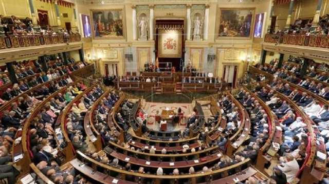 İspanya Senatosu Katalonya yönetimi için Başbakan'a yetki verdi