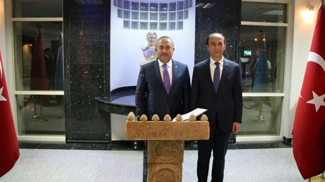Bakan Çavuşoğlu,Şanlıurfa Valisi Abdullah Erin'le görüşme yaptı