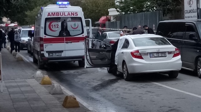Kadıköy'de bir kadın sürücü, direksiyon başındayken saldırıya uğrayarak hayatını kaybetti. 