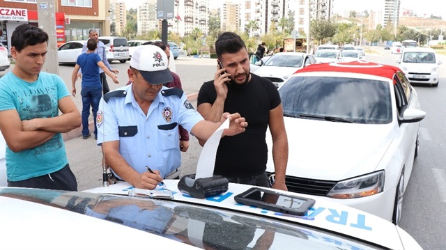 Polis 301 lira para cezası kesti. 