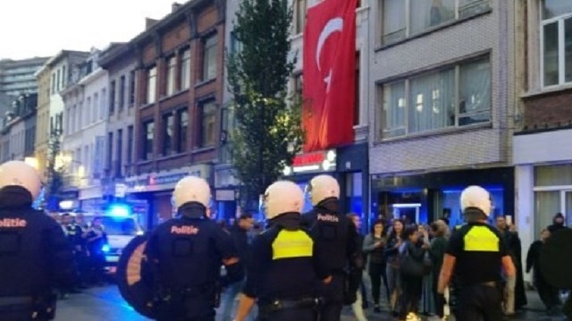 Belçika’da PKK’lıların Türk vatandaşlarına saldırdığı bölgeye polisler geldi. 