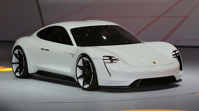Porsche'nin 2015 yılında tanıttığı tam elektrikli konsepti Mission E