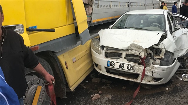 Aksaray-Konya yolunda zincirleme trafik kazası meydana geldi. 