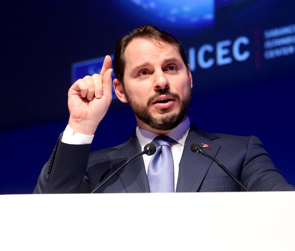 Enerji ve Tabii Kaynaklar Bakanı Berat Albayrak, yaz saati uygulamasının tüm yıl boyunca uygulanmasıyla önemli ölçüde enerji tasarrufu sağlanacağını belirterek,