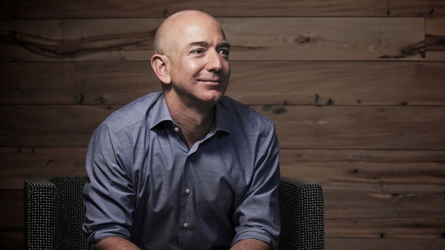 Jeff Bezos, Bill Gates'i tahtından indirdi.