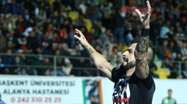 Alvaro Negredo, Beşiktaş formasıyla ilk golünü Alanyaspor'a attı. 