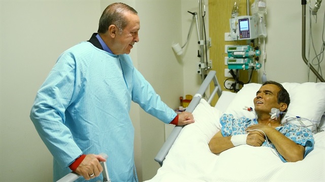 Cumhurbaşkanı Erdoğan sağlık durumuyla yakından ilgilendiği Naim Süleymanoğlu'nu hastanede ziyaret etmişti.