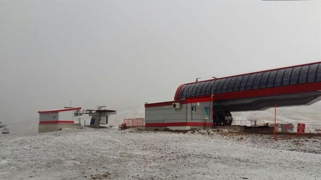 Kayseri  Erciyes’te beklenen kar yağışı başladı.