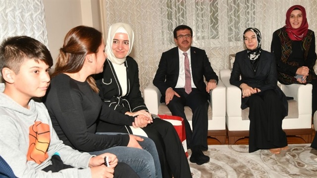 Bakan Zeybekci ve Bakan Kaya Denizli'de şehit ailesini ziyaret etti