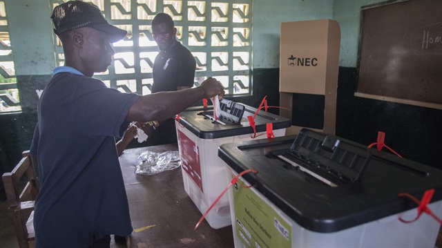 Liberya'da iktidar partisi, devlet başkanlığı seçiminde hile yapıldığını iddia etti.
