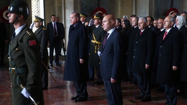 Cumhurbaşkanı Erdoğan başkanlığındaki devlet erkanı Anıtkabir'i ziyaret etti. 