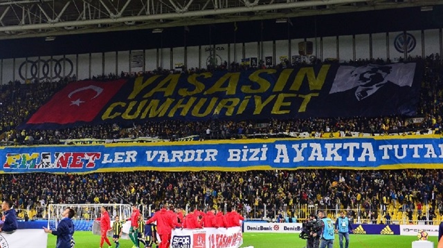 Fenerbahçe tribünleri Kayserispor maçı öncesinde Galatasaray'a imalı bir göndermede bulundu. 