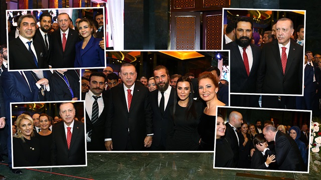 Resepsiyonda birçok ünlü isim Cumhurbaşkanı Erdoğan'la fotoğraf çektirdi.