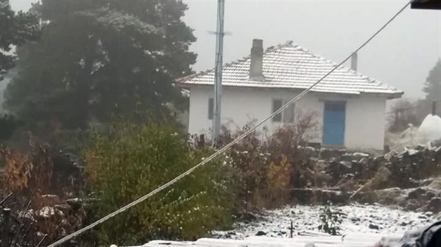Ankara Kızılcahamam'da kar yağışı etkili oldu. 