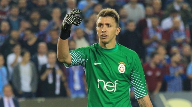 Trabzonspor karşısında kalesinde iki gol gören Muslera'nın 28. dakikada hakeme küfür ettiği öne sürüldü.