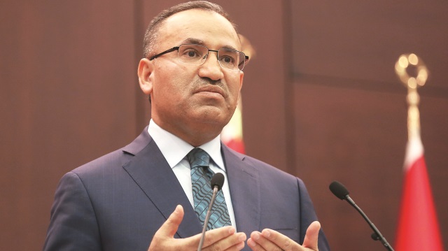 Bekir Bozdağ, CHP’li Bülent Tezcan’ın Cumhurbaşkanı Erdoğan’a yönelik hakaret ve nefret söylemine çok sert tepki gösterdi.