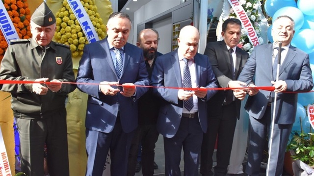 ‘Engelliler Kuaförü’nün açılışına Düzce Valisi Zülkif Dağlı,  Belediye Başkanı Dursun Ay ve İl Jandarma Komutanı Albay Yılmaz Özdemir katıldı.