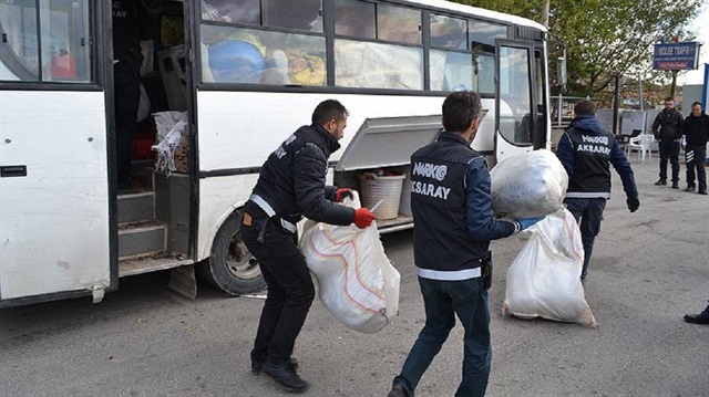 Polis'in "Dur" ihtarına uymayan eşya yüklü araçta 220 kilogram esrar ele geçirildi.