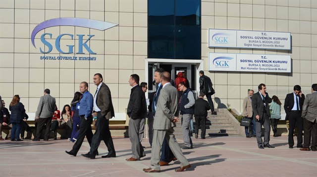 SGK, ertelenen sigorta primleri ile ilgili yazılı açıklama yaptı.