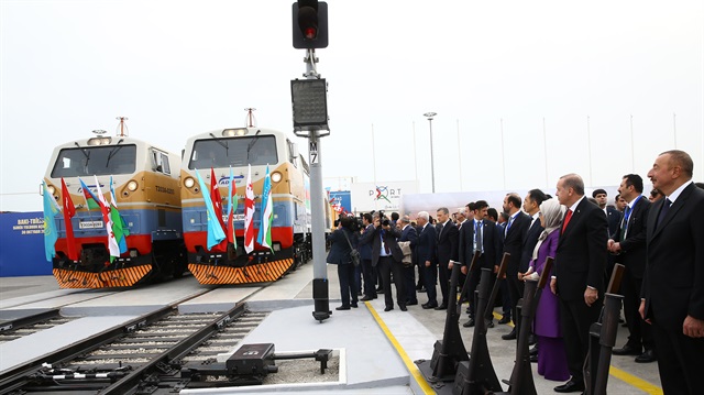 Uzmanlar Bakü-Tiflis-Kars demir yolu hattının önemini Yeni Şafak’a anlattı.