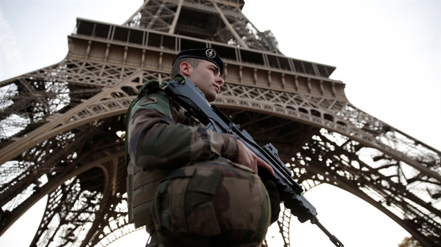 OHAL'in kalktığı Fransa'da uzmanlar, terörle mücadele yasa tasarısının yetersiz ve etkisiz olduğu görüşünü savunuyor.  