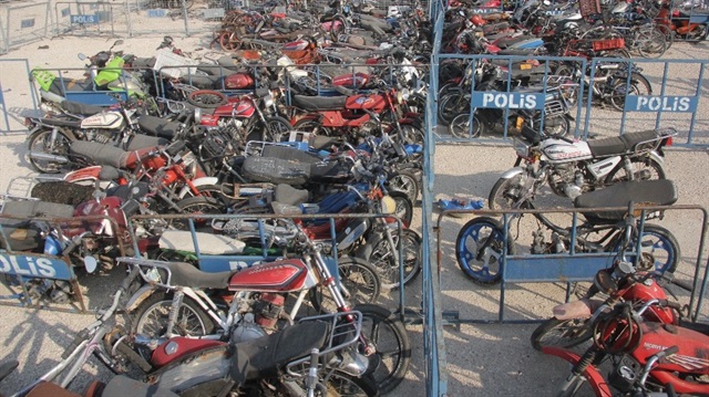 Polis ekipleri, çalıntı, trafikten men edilmiş, şase numarası değiştirilmiş 500 adet motosiklet topladı. 