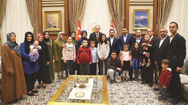 Cumhurbaşkanı Erdoğan ve eşi Emine Erdoğan en son 29 Ekim Cumhuriyet Bayramı dolayısıyla verilen resepsiyonda vatandaşlarla buluştu.