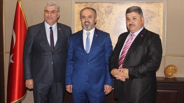 Bursa'da yeni belediye başkanı Alinur Aktaş (ortada)
