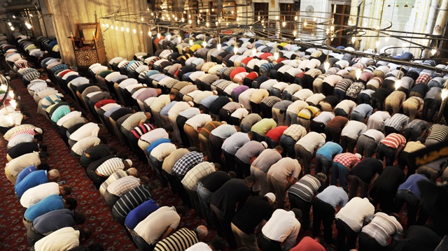 Bugün 3 Kasım Cuma. Müslümanlar için büyük öneme sahip bugünde vatandaşlar, camilerde cuma namazını kılacak. 