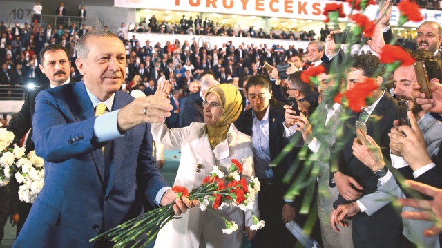 Erdoğan, Cumhurbaşkanı seçildikten sonra ayrılmak zorunda kaldığı AK Parti'ye üç yıl aradan sonra dönmüş ve 21 Mayıs 2017'de yeniden genel başkan seçilmişti.