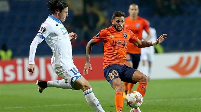 Junior Caicara of Medipol Başakşehir in action against Nico Schulz of Hoffenheim during the UEFA Europa League Group C soccer match between Medipol Basaksehir and Hoffenheim at Fatih Terim Stadium in Istanbul, Turkey