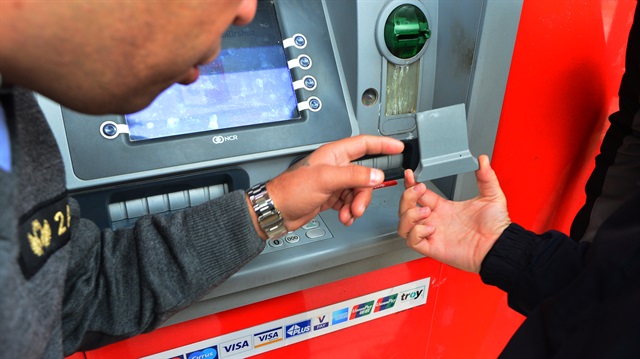 Banka ATM'sinde kart şifresi kayıt kamera aparatı ele geçirildi. 