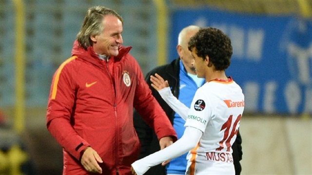 Galatasaray'ın eski teknik direktörü Jan Olde Riekerink, Mustafa Kapı'yu A takımla maça çıkararak genç oyuncunun yeteneğine dikkati çekmişti.