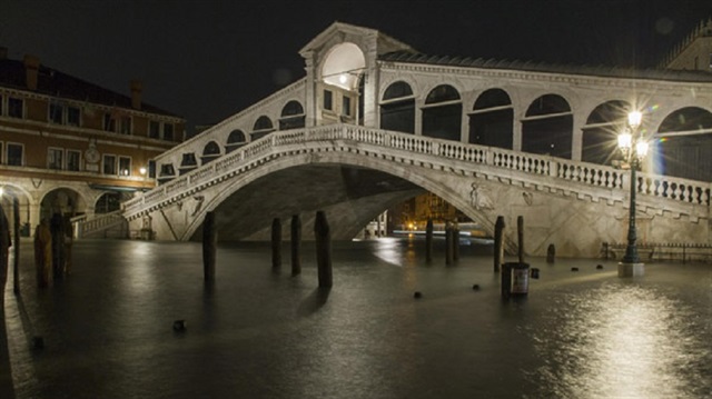 ​​İtalya'nın kuzeydoğusundaki Venedik'te aşırı yağışlar sele sebep oldu. 