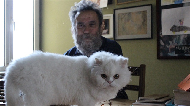 Kediler 
dünyaca 
ünlü pek çok yazarın aynı zamanda 
en iyi 
dostlarıdır.