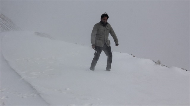 Erzurum'da etkili olan kar yağışı ve soğuk nedeniyle vatandaşlar zor anlar yaşadı. 
