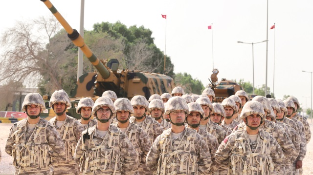 Milli Savunma Bakanı Nurettin Canikli, Katar Türk Silahlı Kuvvetleri (TSK) Kara Unsur Komutanlığını ziyaret etti, incelemelerde bulundu.
