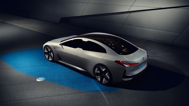 BMW, 700 km menzile sahip elektrikli otomobil geliştiriyor
