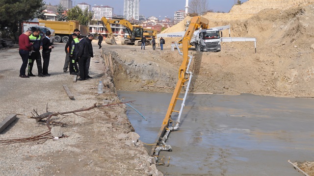 Kastamonu'da başına beton pompası düşen inşaat işçisi hayatını kaybetti. 
